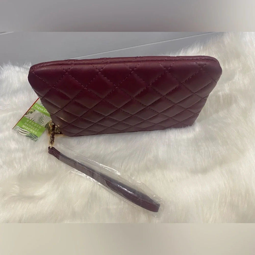 BADGLEY MISCHKA | Diamond Quilted Pattern Vegan Leather Wristlet | Burgundy